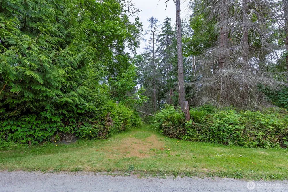 20818 President Point Road NE Kingston, WA 98346