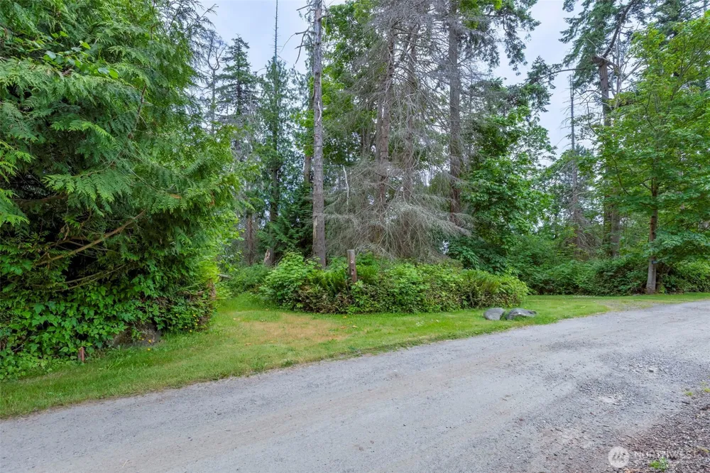 20818 President Point Road NE Kingston, WA 98346