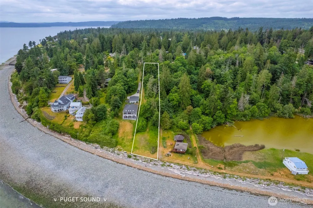 20818 President Point Road NE Kingston, WA 98346