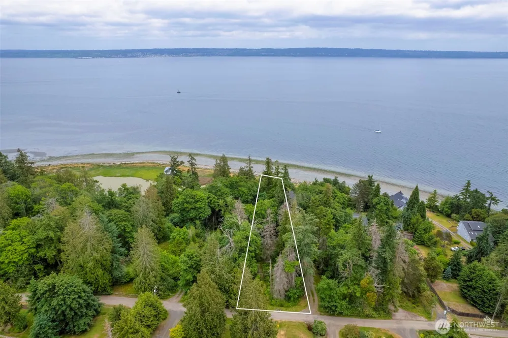 20818 President Point Road NE Kingston, WA 98346