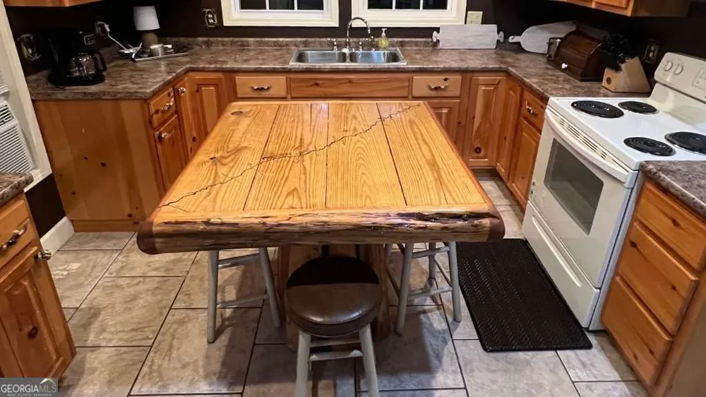 5230 Coleman Bridge SPUR Cobbtown, GA 30420