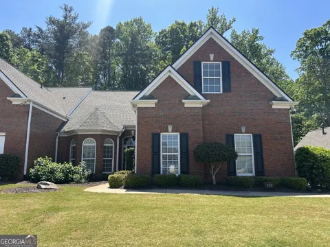 300 Lauren LN