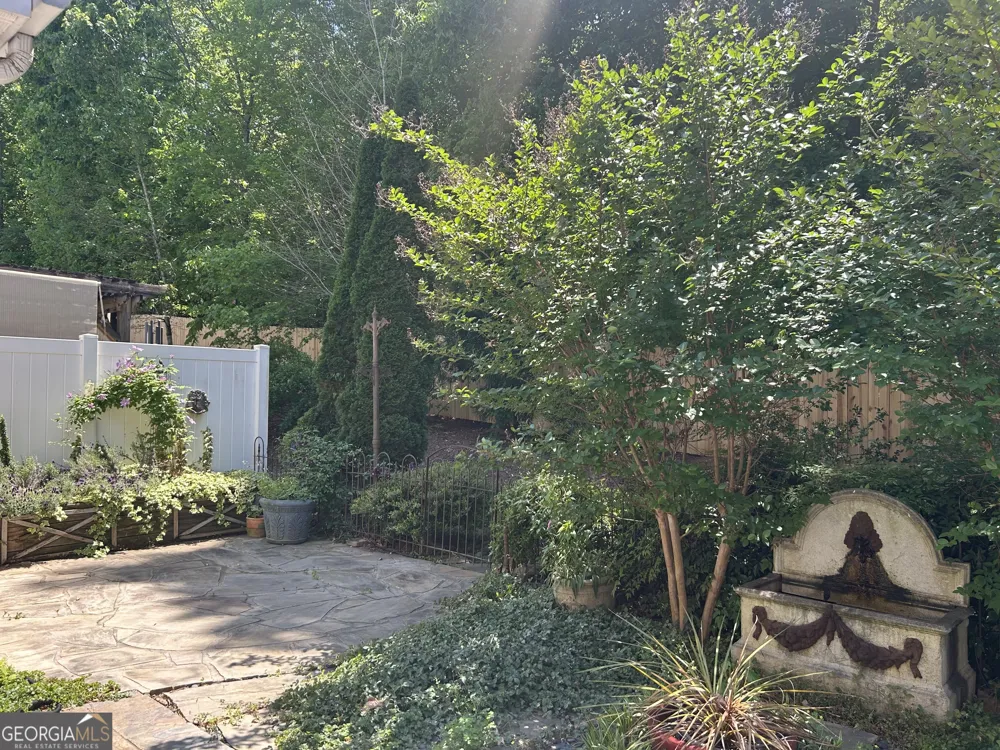 300 Lauren LN Woodstock, GA 30188