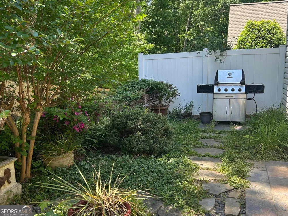 300 Lauren LN Woodstock, GA 30188