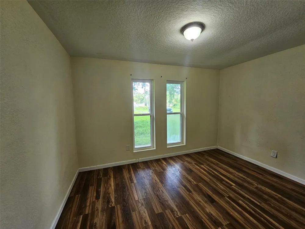 132 Otter Trail Lake Jackson, TX 77566