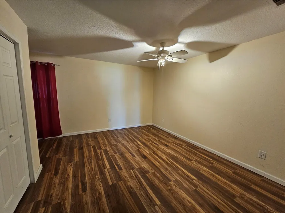 132 Otter Trail Lake Jackson, TX 77566