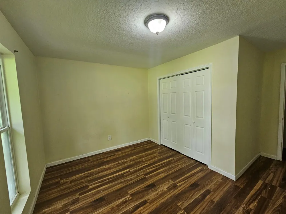 132 Otter Trail Lake Jackson, TX 77566