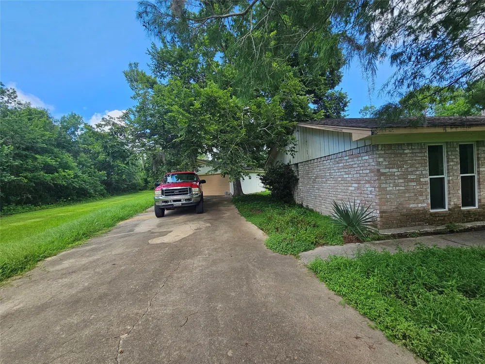 132 Otter Trail Lake Jackson, TX 77566