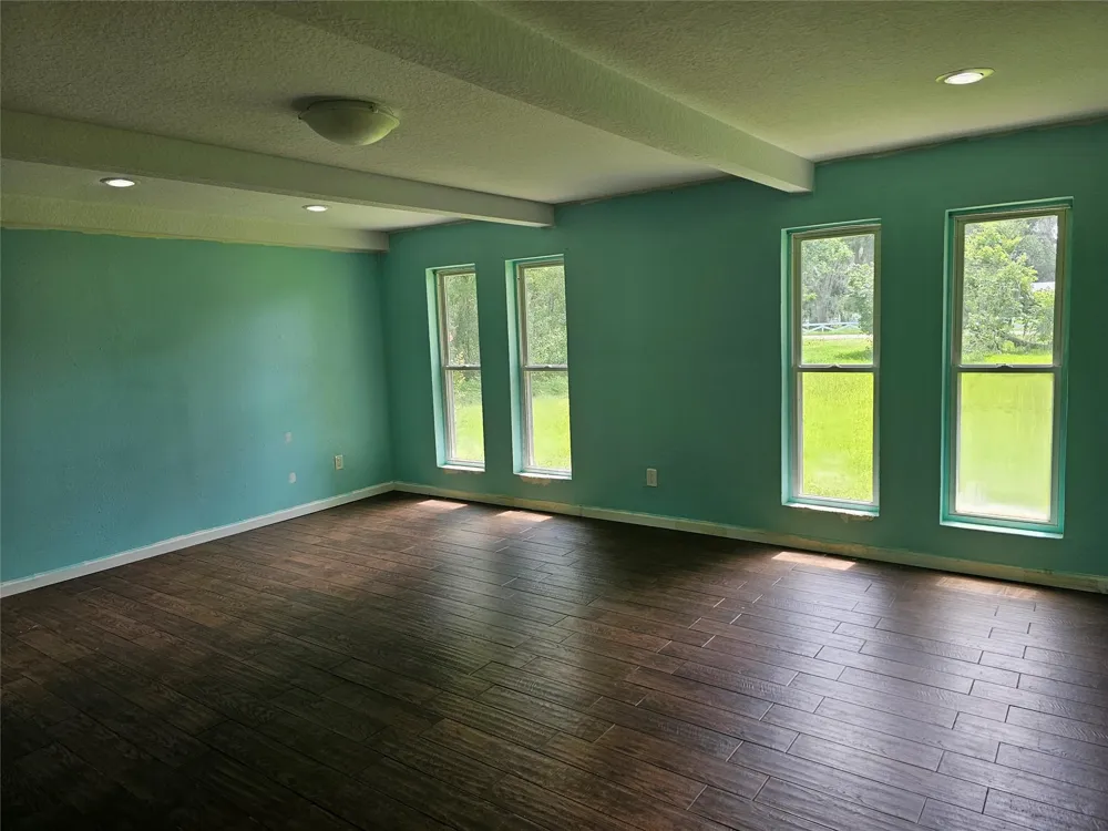 132 Otter Trail Lake Jackson, TX 77566