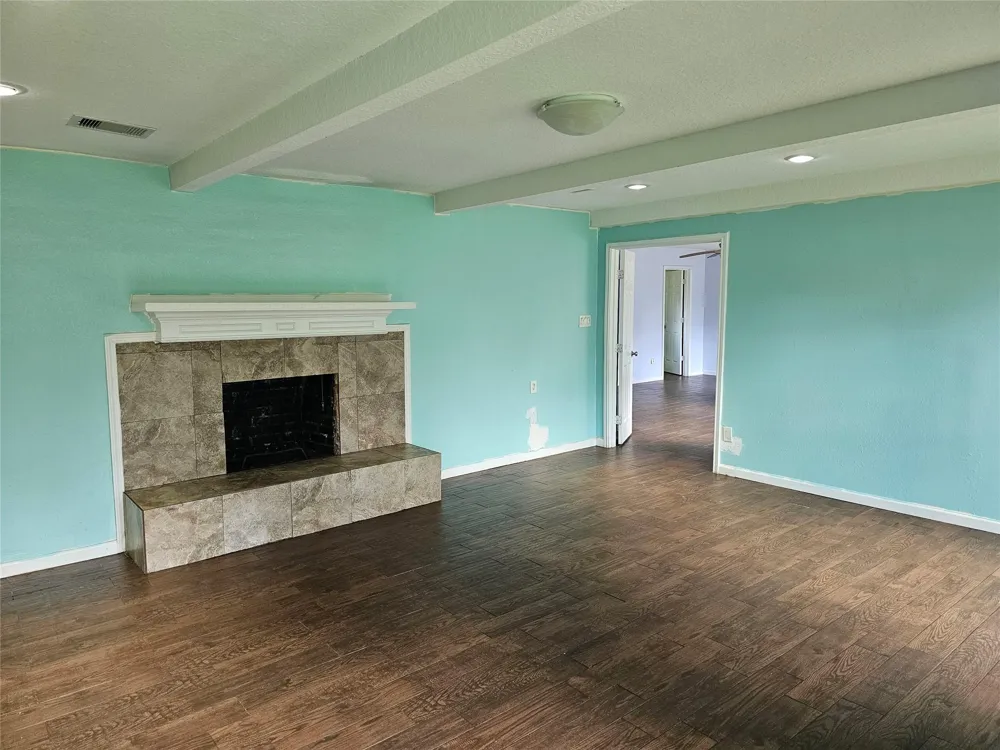 132 Otter Trail Lake Jackson, TX 77566