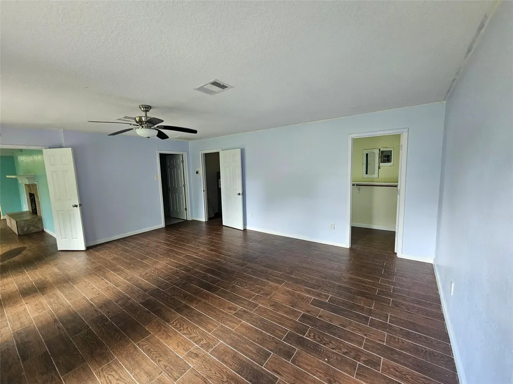 132 Otter Trail Lake Jackson, TX 77566