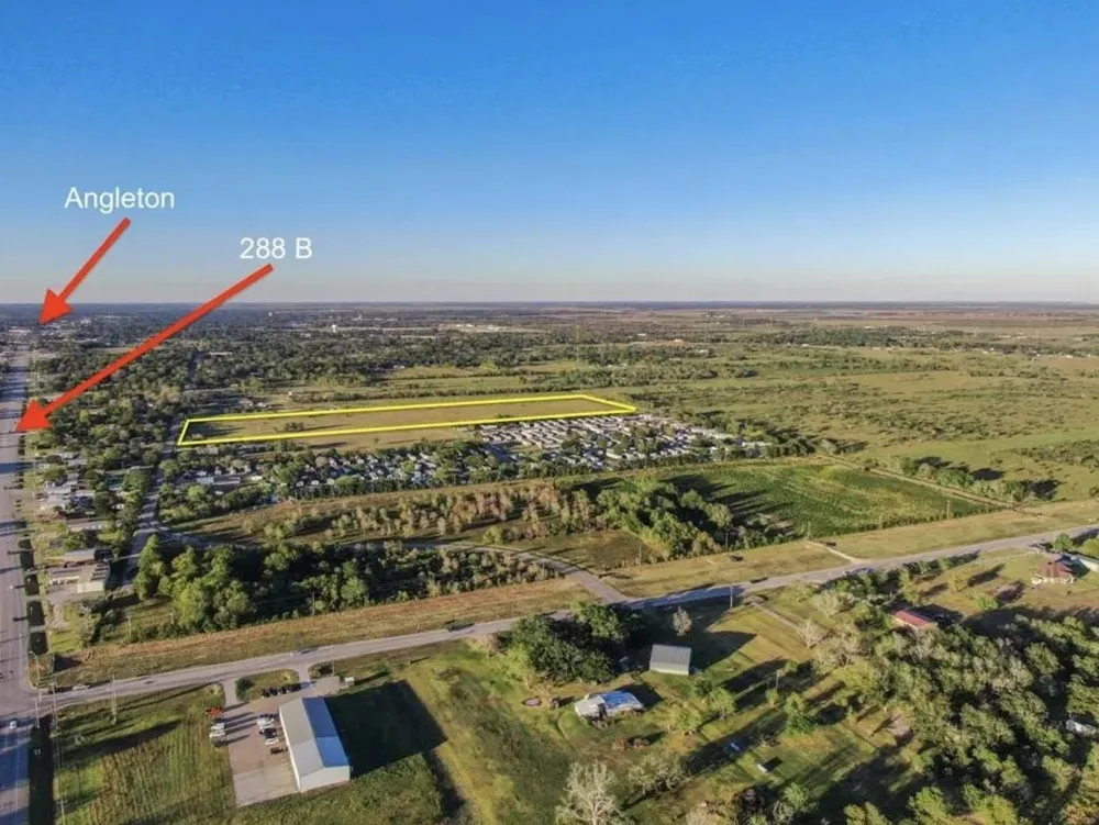 County Rd 220 Angleton, TX 77515