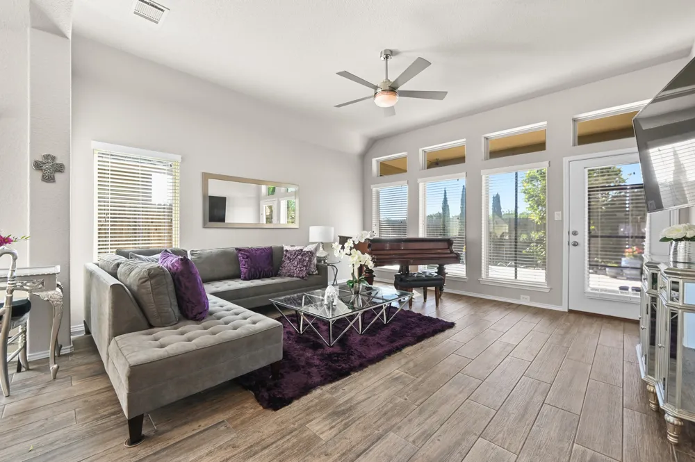 373 LACEY OAK LOOP San Marcos, TX 78666