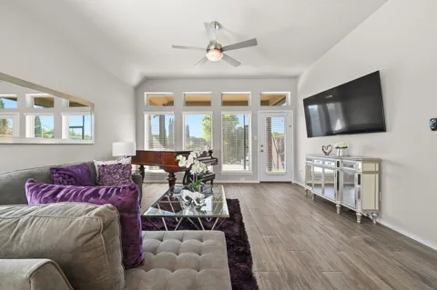 373 LACEY OAK LOOP