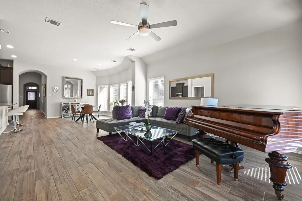 373 LACEY OAK LOOP San Marcos, TX 78666