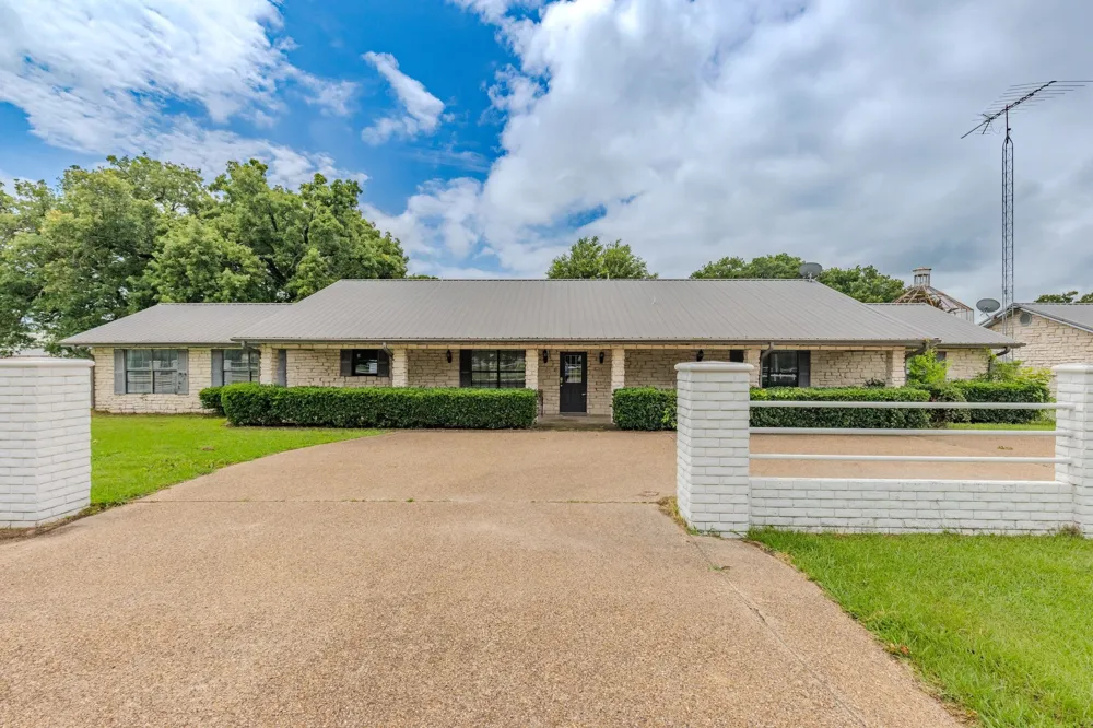4509 Diamond D Road Lone Oak, TX 75453