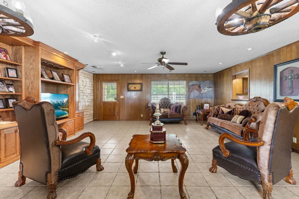 4509 Diamond D Road Lone Oak, TX 75453