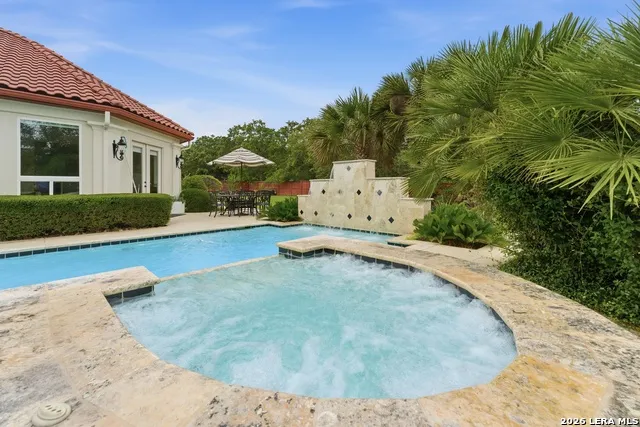 211 Geddington Shavano Park, TX 78249