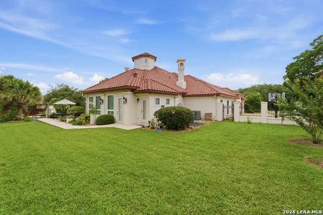 211 Geddington Shavano Park, TX 78249