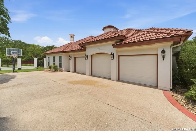 211 Geddington Shavano Park, TX 78249