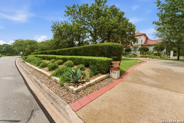 211 Geddington Shavano Park, TX 78249