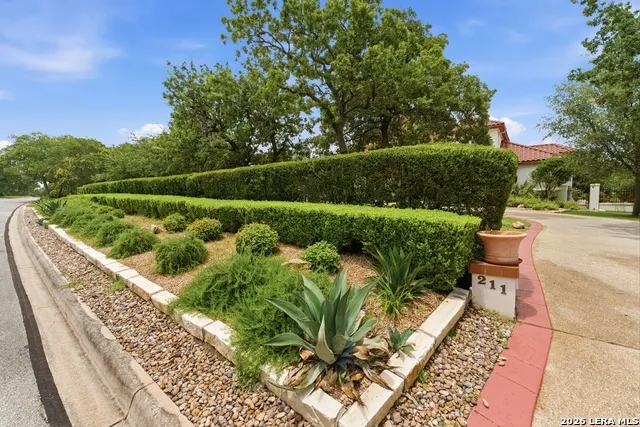 211 Geddington Shavano Park, TX 78249
