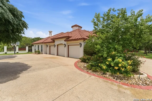 211 Geddington Shavano Park, TX 78249