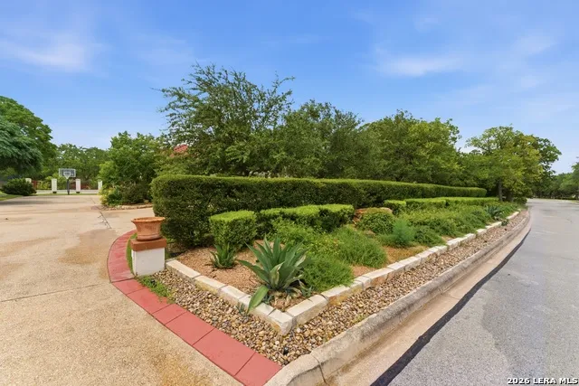 211 Geddington Shavano Park, TX 78249