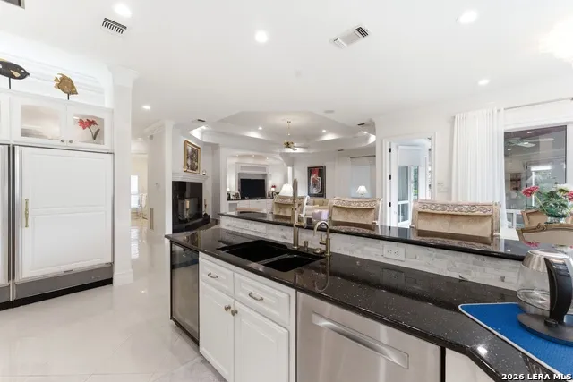 211 Geddington Shavano Park, TX 78249