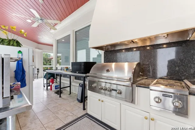 211 Geddington Shavano Park, TX 78249