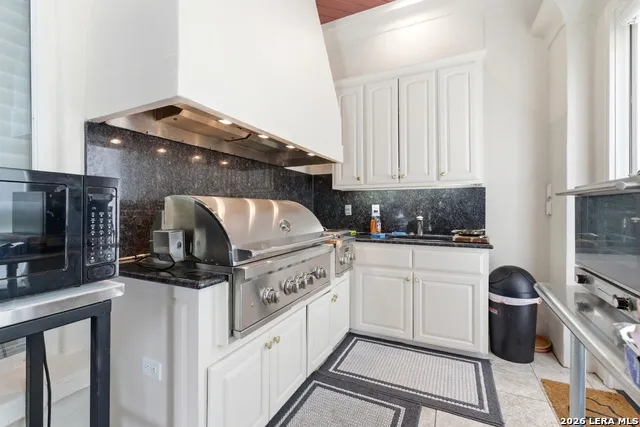 211 Geddington Shavano Park, TX 78249