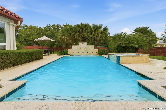 211 Geddington Shavano Park, TX 78249