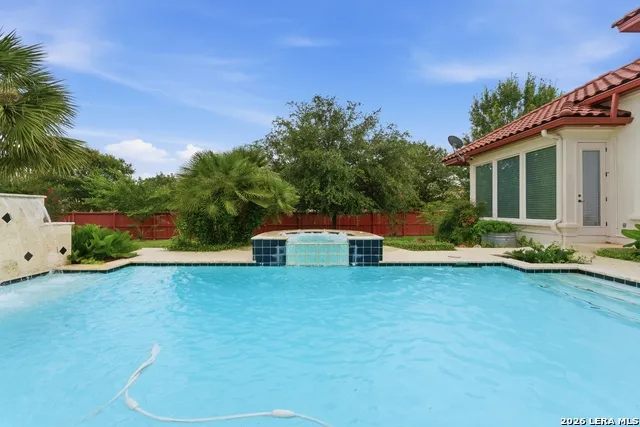211 Geddington Shavano Park, TX 78249