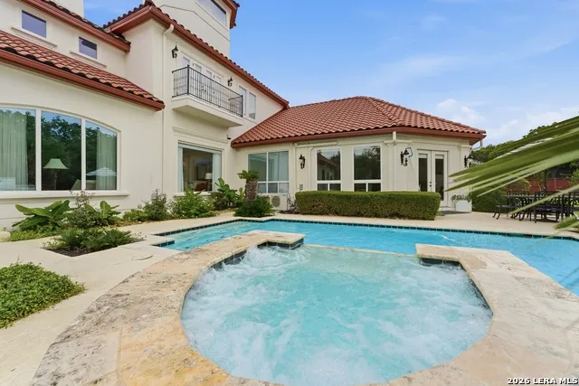 211 Geddington Shavano Park, TX 78249