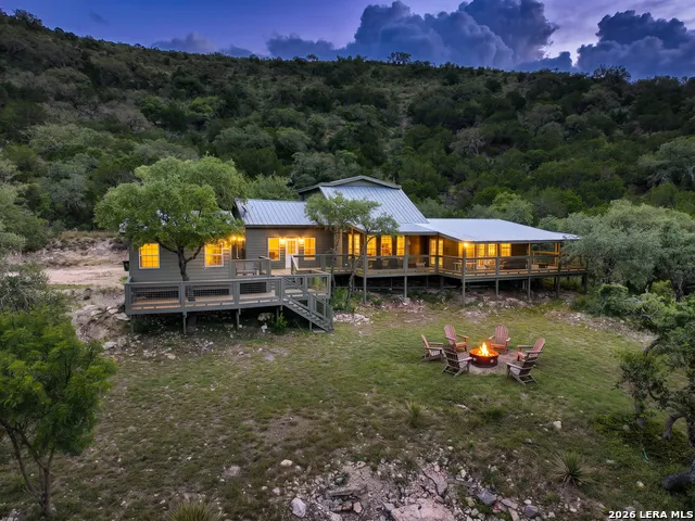 574 Saddle Mountain Rd. Leakey, TX 78873