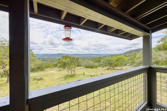 574 Saddle Mountain Rd. Leakey, TX 78873