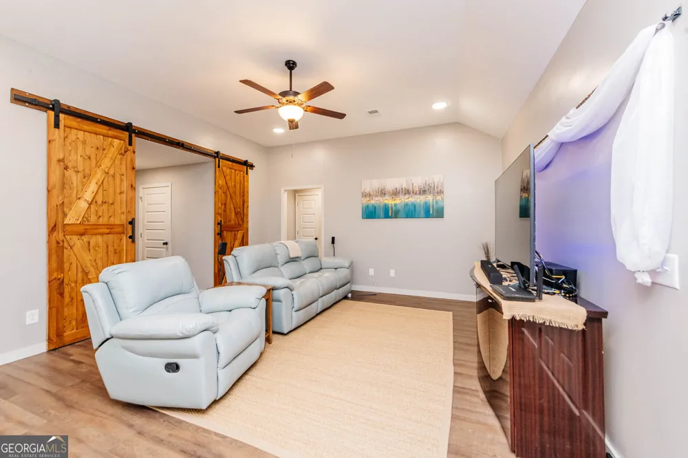65 Cole DR Hawkinsville, GA 31036