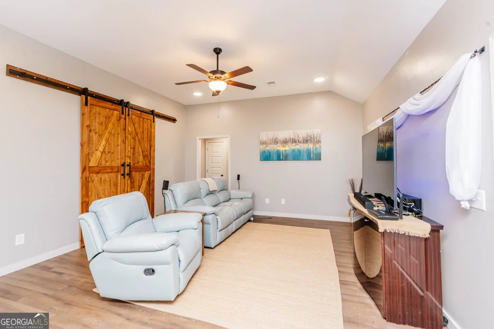 65 Cole DR Hawkinsville, GA 31036