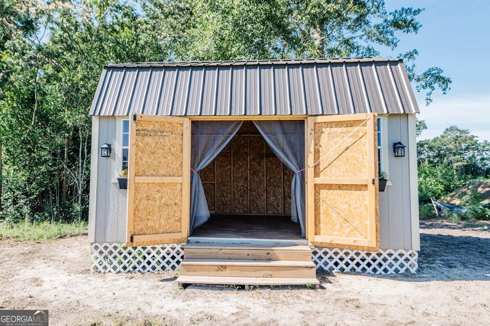 65 Cole DR Hawkinsville, GA 31036