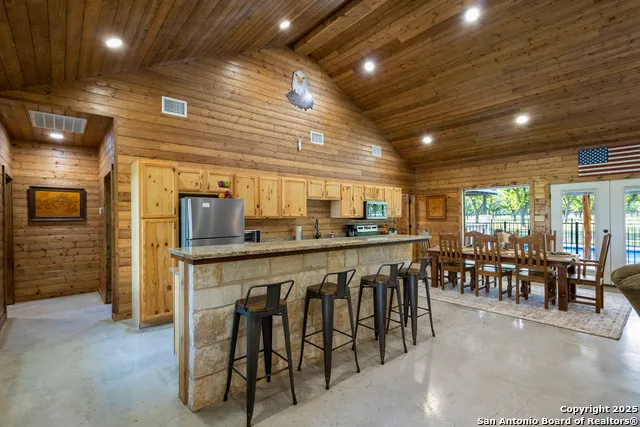 370 JOHNNY SEIBERT LN Leakey, TX 78873