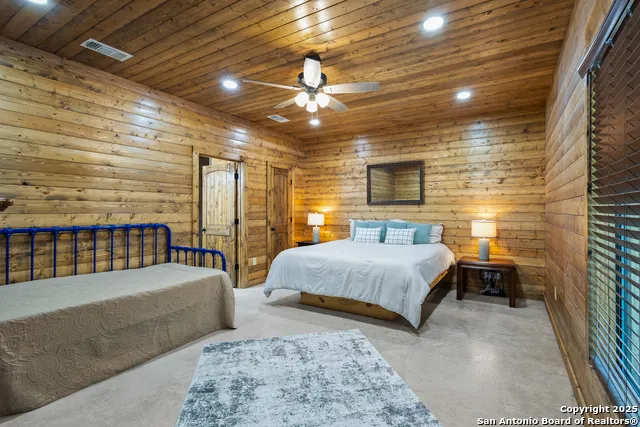 370 JOHNNY SEIBERT LN Leakey, TX 78873