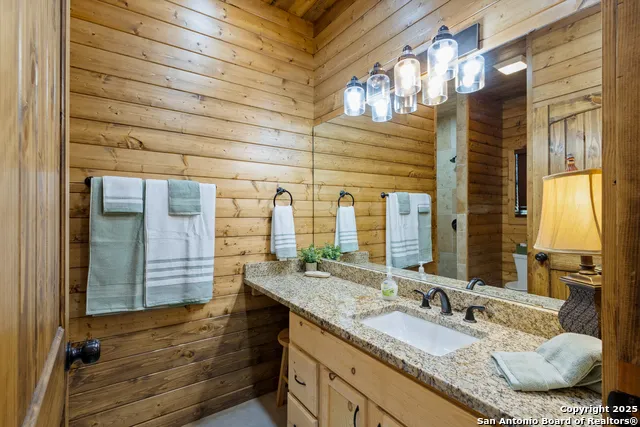 370 JOHNNY SEIBERT LN Leakey, TX 78873
