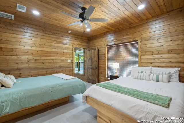 370 JOHNNY SEIBERT LN Leakey, TX 78873