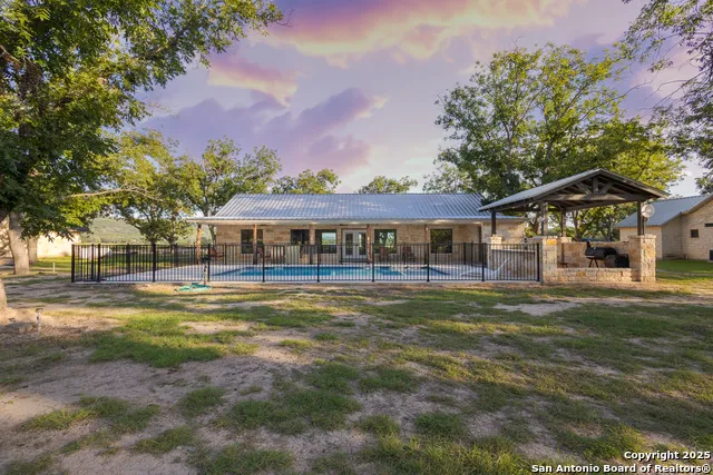 370 JOHNNY SEIBERT LN Leakey, TX 78873