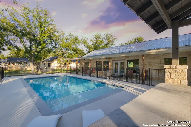 370 JOHNNY SEIBERT LN Leakey, TX 78873