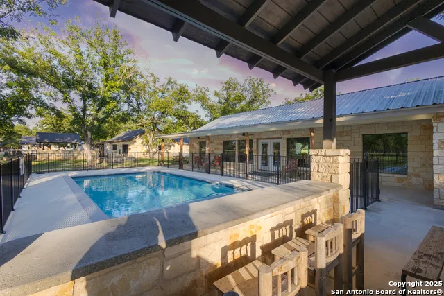 370 JOHNNY SEIBERT LN Leakey, TX 78873
