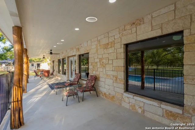 370 JOHNNY SEIBERT LN Leakey, TX 78873