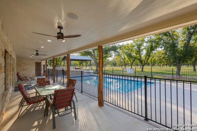 370 JOHNNY SEIBERT LN Leakey, TX 78873