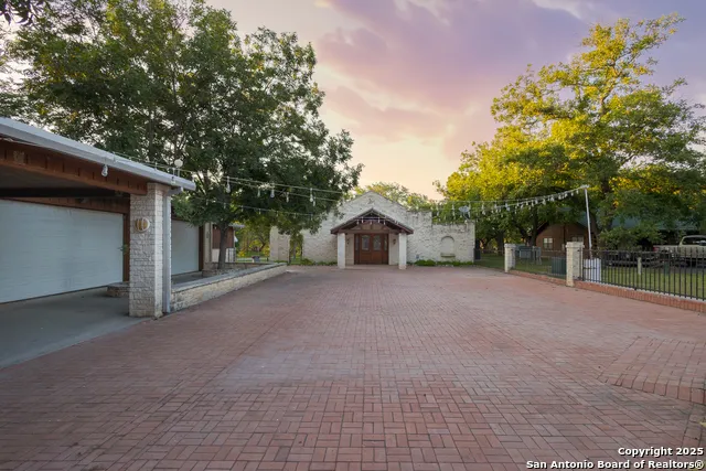 370 JOHNNY SEIBERT LN Leakey, TX 78873