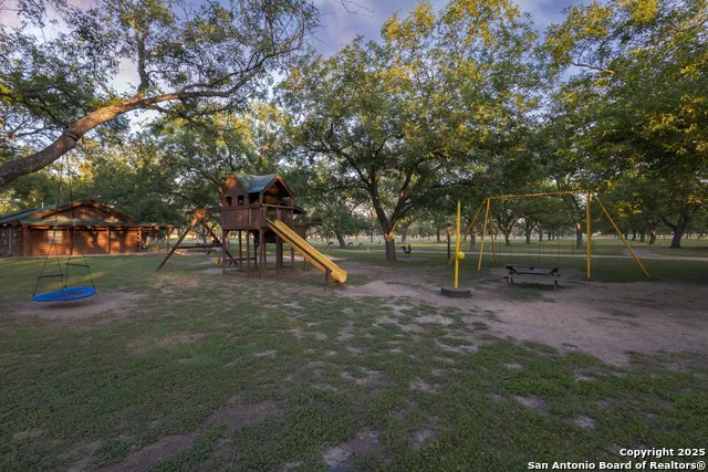 370 JOHNNY SEIBERT LN Leakey, TX 78873